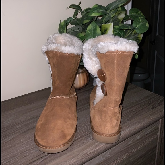 🧡 Host Pick 🧡 SO Button Faux Fur  ( UGG Like boot )-worn once - Picture 5 of 7